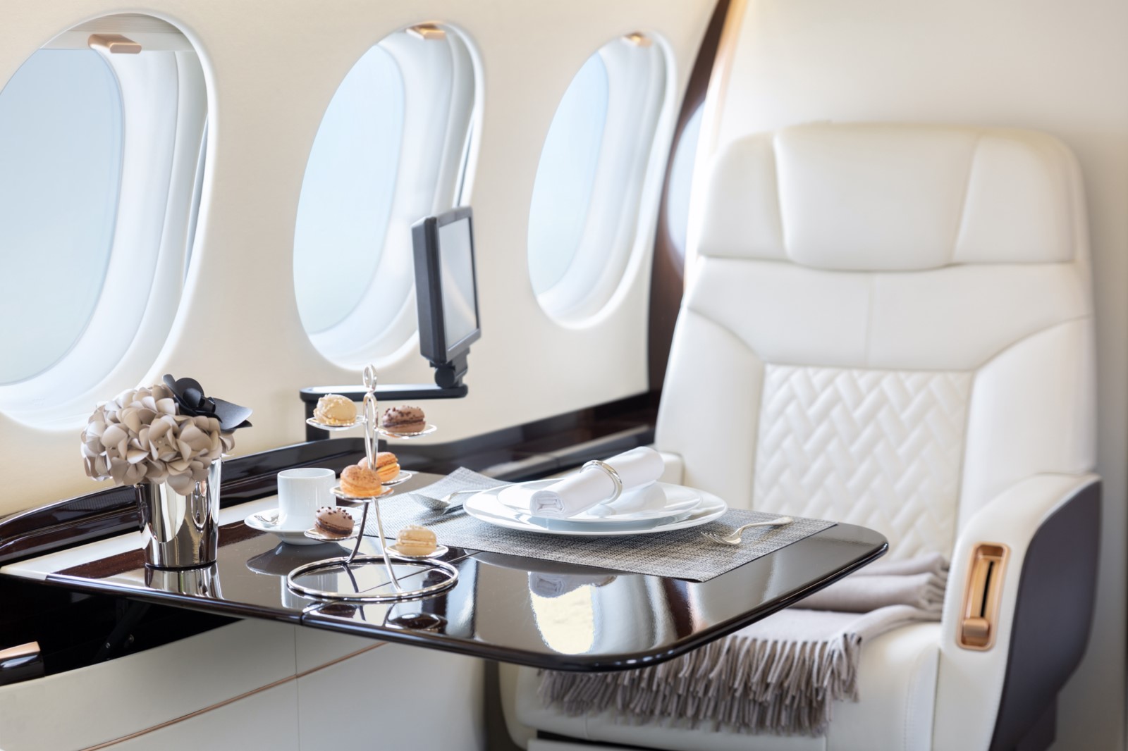 Book a private jet from or to Geneva: the process made simple