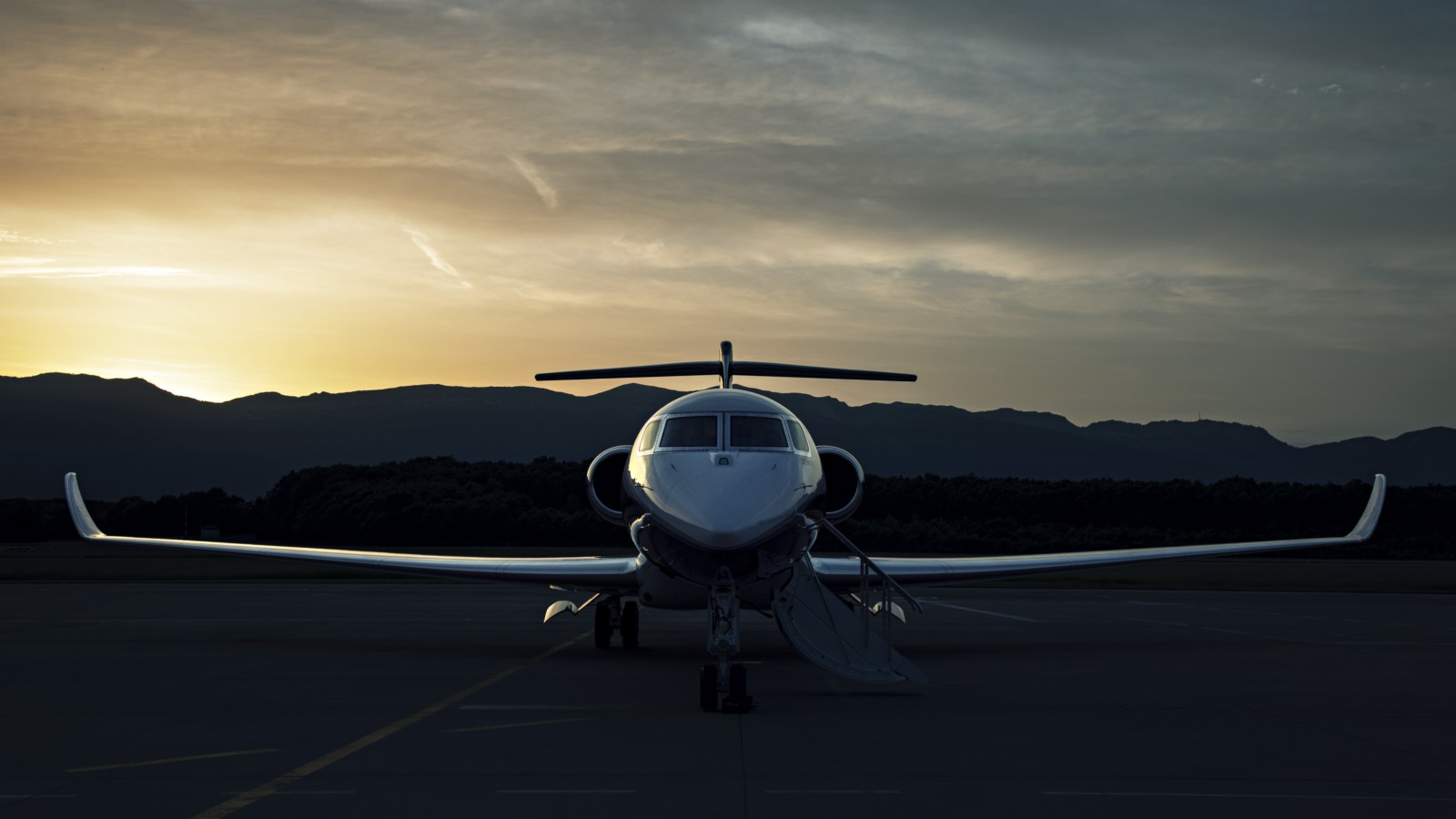 Contact Global Jet: your private aviation partner to Geneva